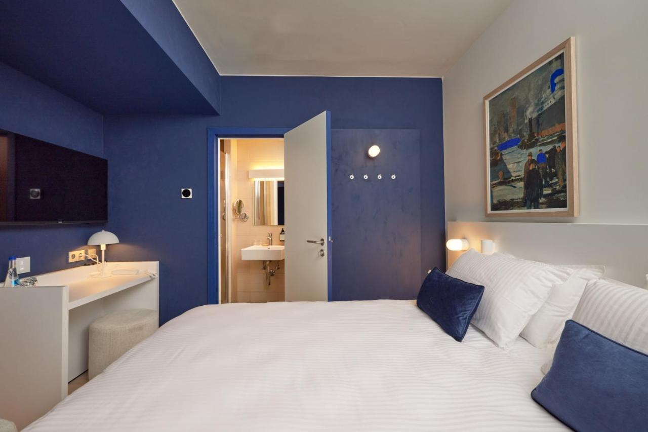 Small Double Room,1414740984:JPEG